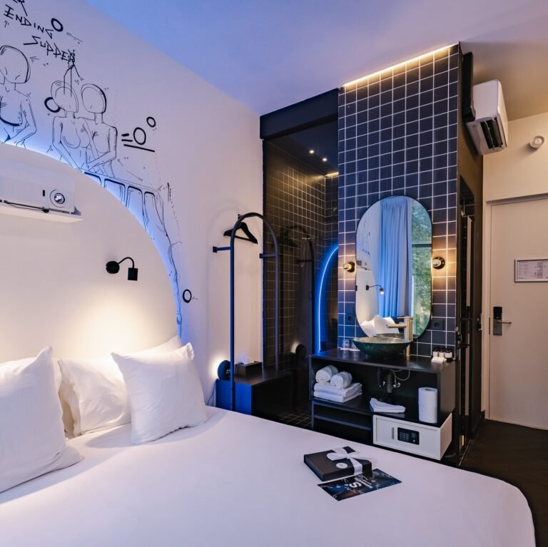 Supper Hotel Bedrooms 768x767