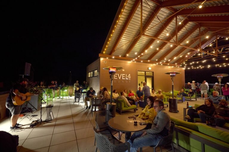 Crystal Mountain Dining 768x512